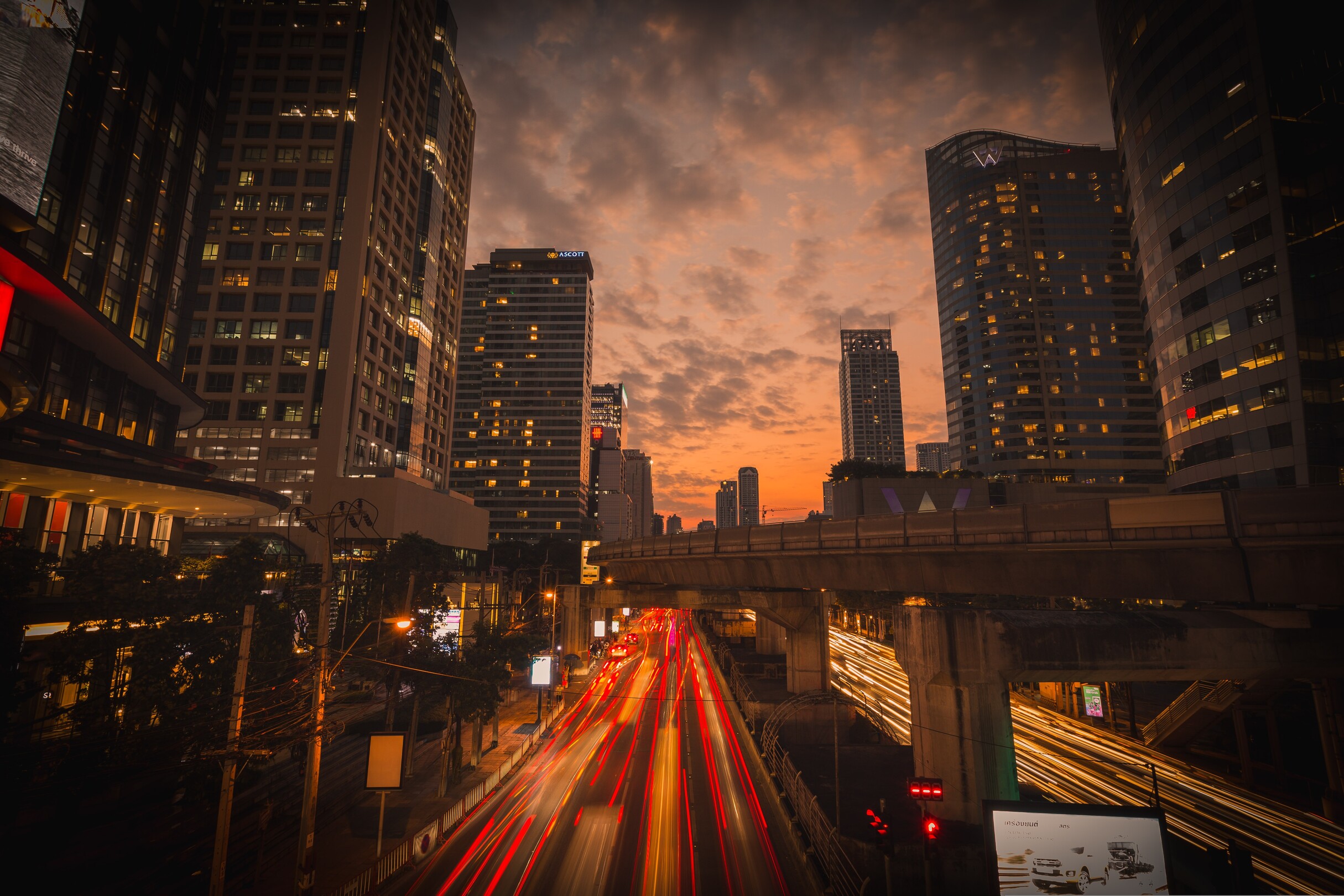 Bangkok night, long exposure - featured