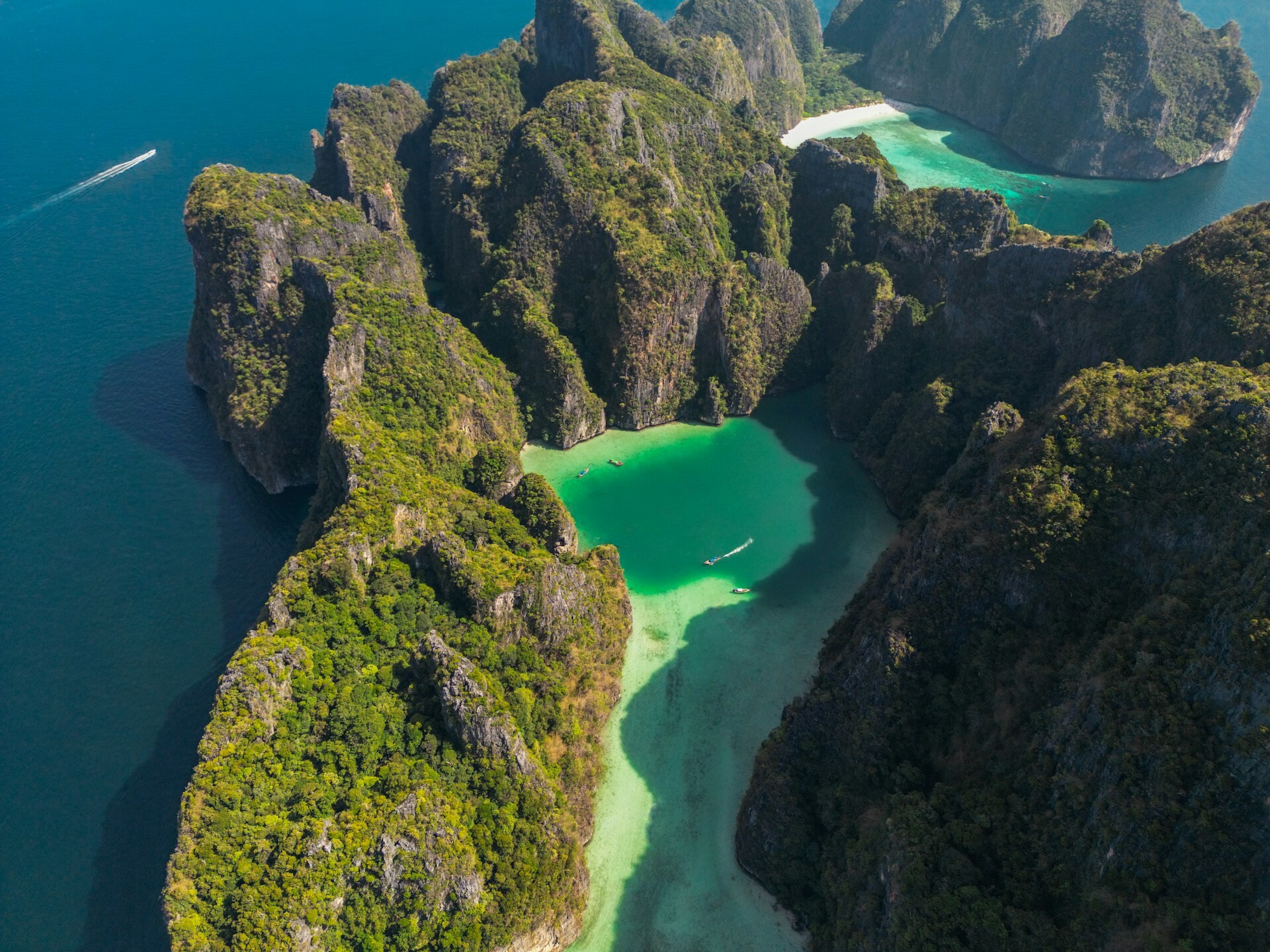 Maya Bay - Phi Phi Islands - feature