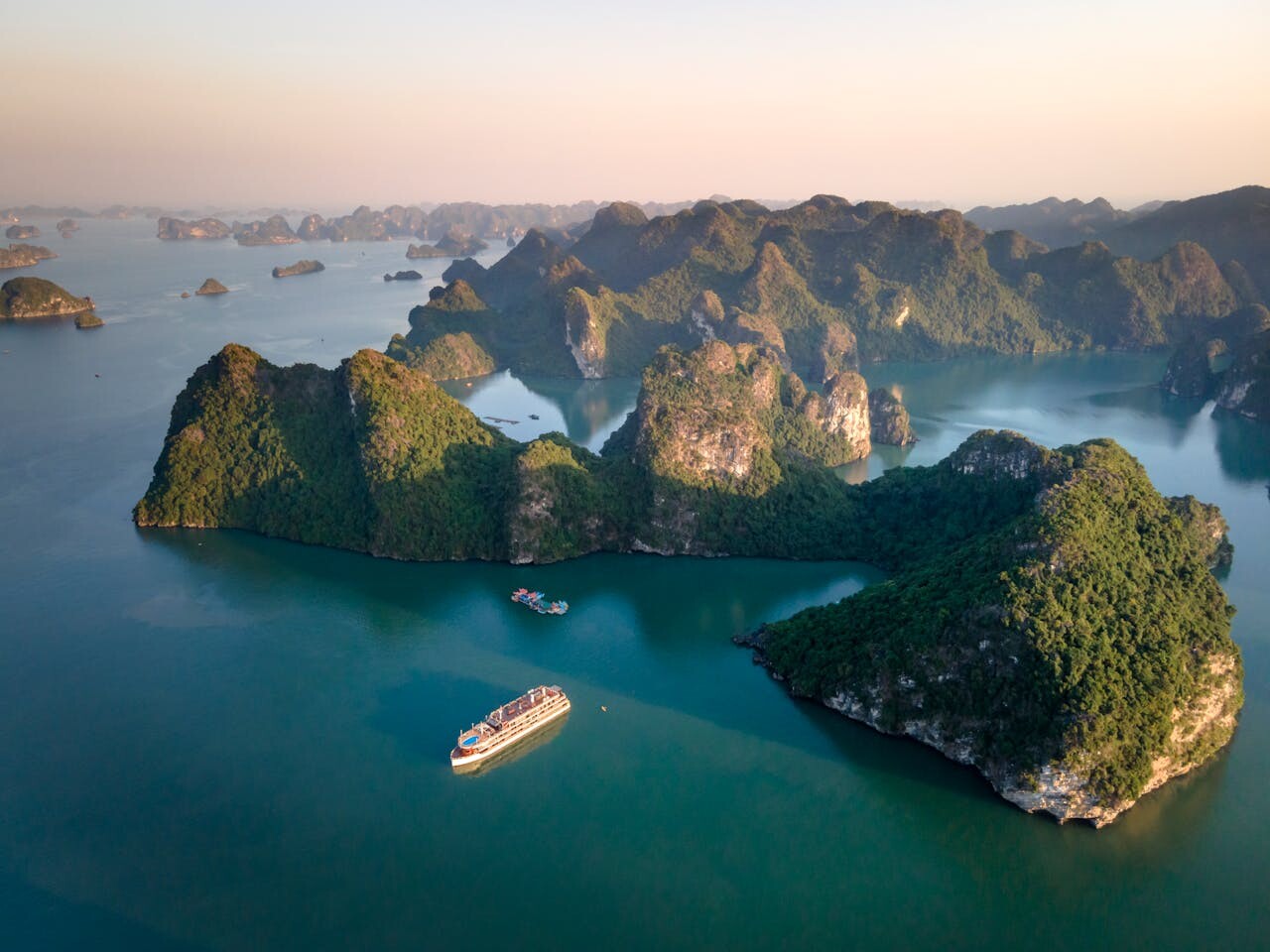 Halong / Ha Long Bay, Vietnam - feature