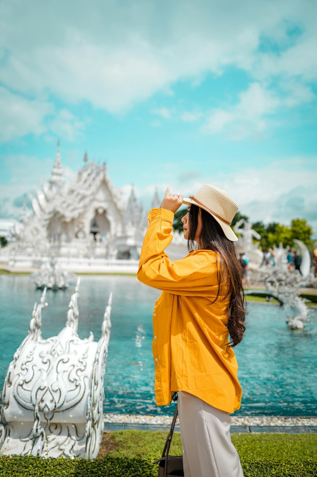 Chiang Mai - woman near tample
