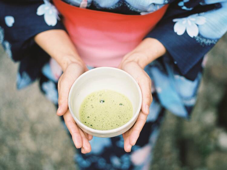 Kimono-wearing tea ceremony