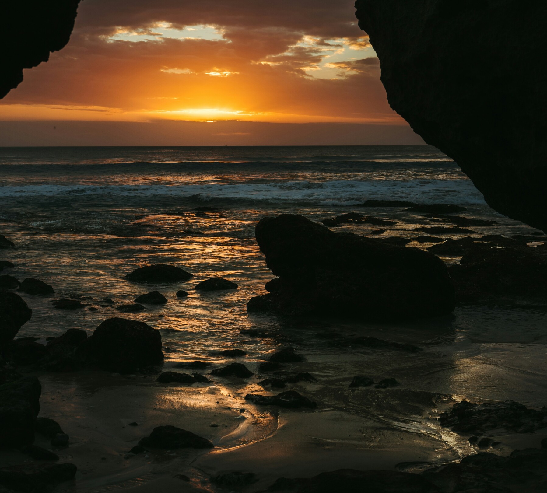 Bali sunrise rocks - featured