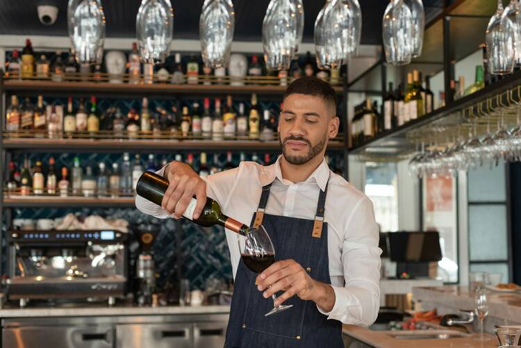 Man pouring wine - Argentina