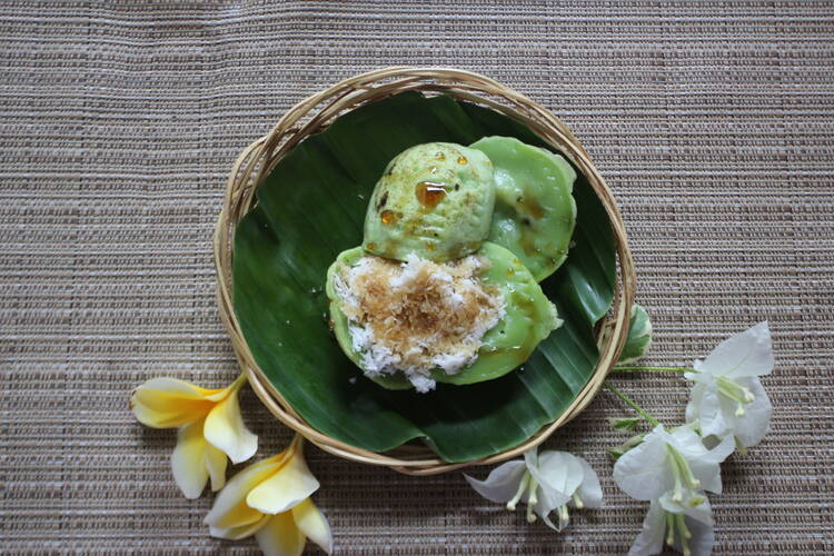 Laklak (Balinese cake)