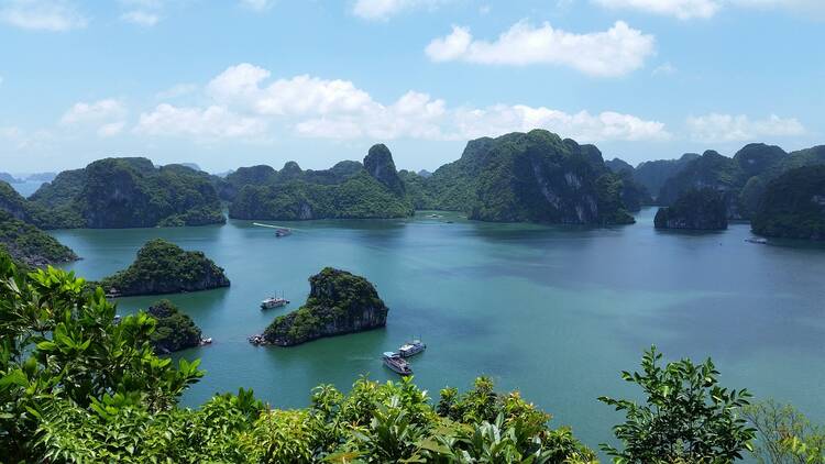 Halong Bay Arrive