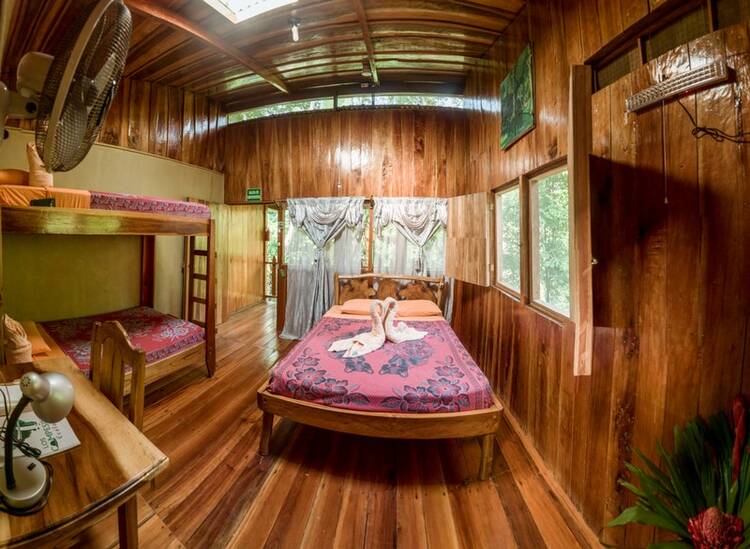 Los Campesinos Rural Lodge