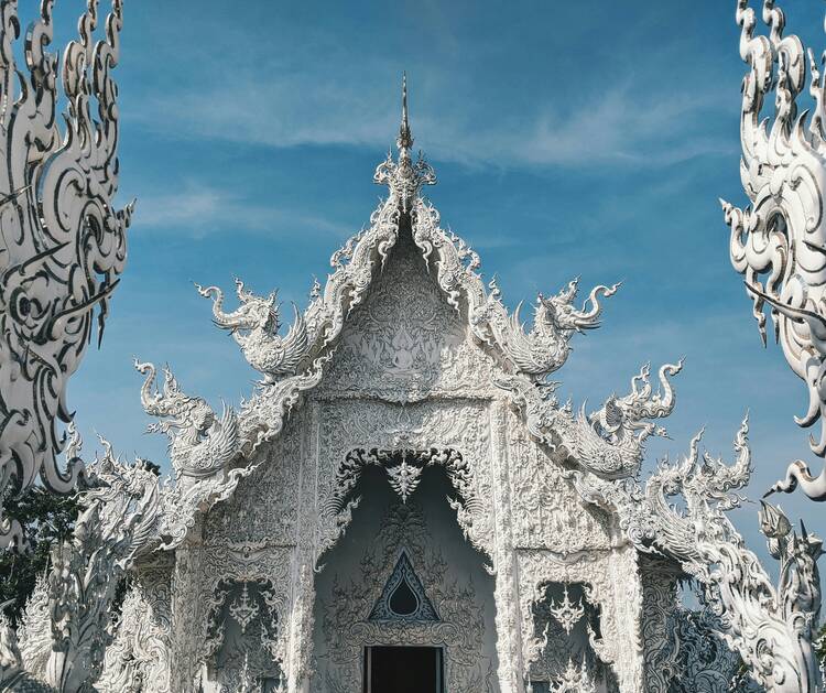 Wat Ron Khun (White Temple)
