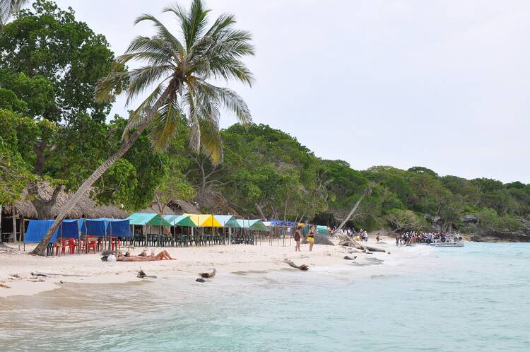 islas de rosario beaches with lunch