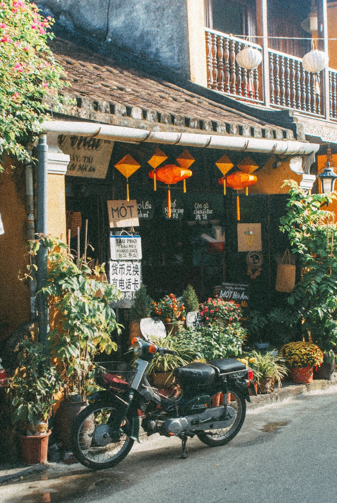 Hoi An, Vietnam storefront feature