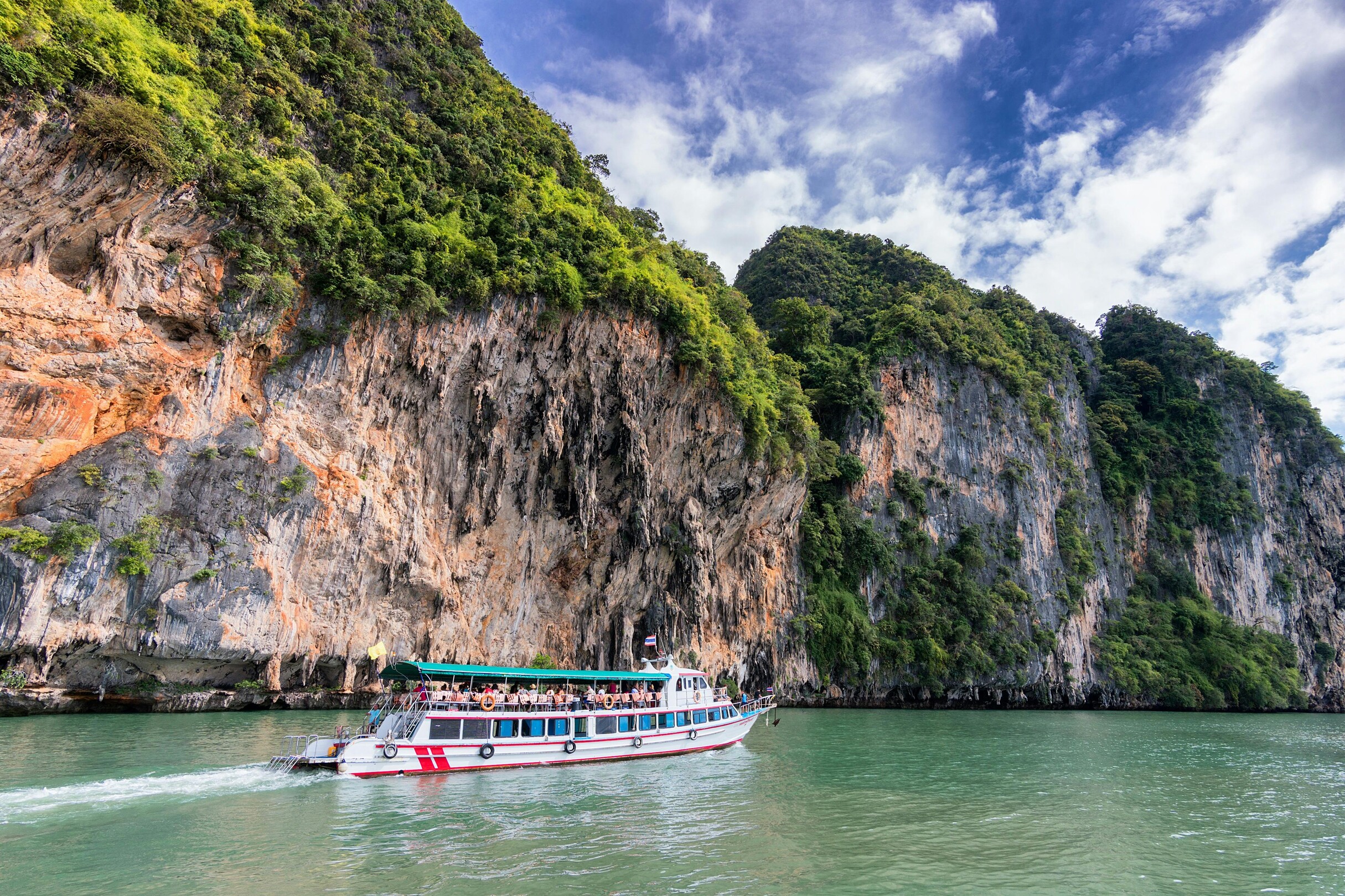 Phi Phi boat - featured