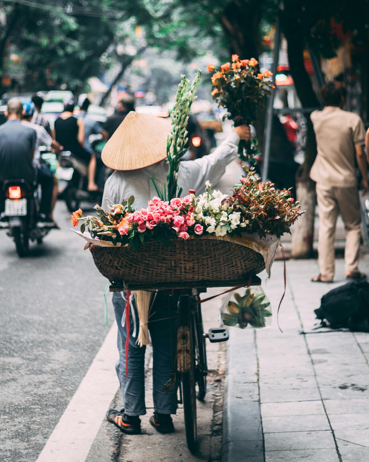 Flower vendor Hanoi, Vietnam feature