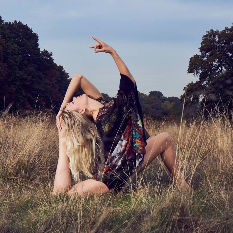 Josephine Pose