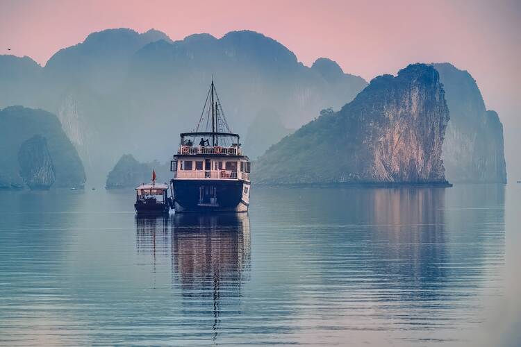 Ha Long Bay - featured