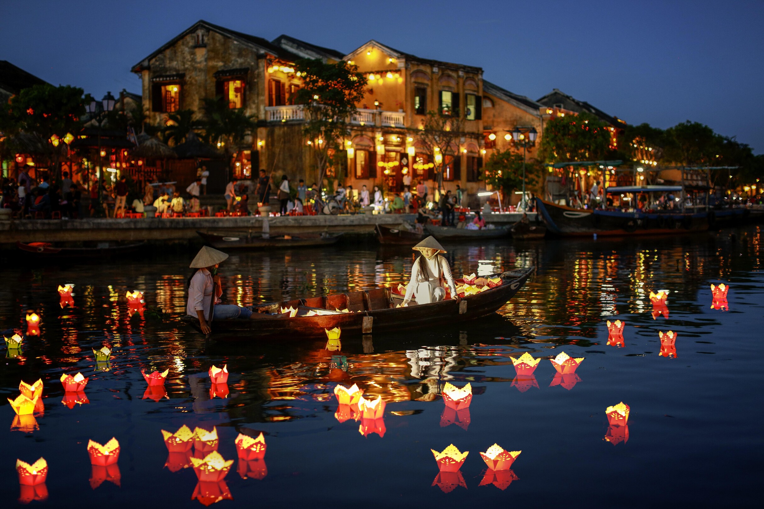 Hoi An lanterns on the river - featured