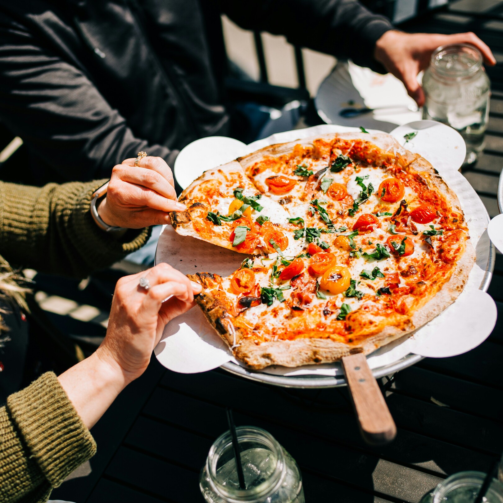 Italy vegan pizza - featured